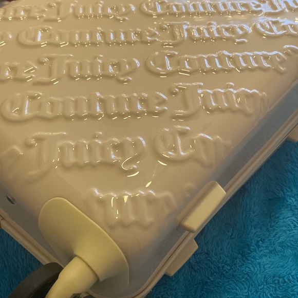 Brand New Beautiful Juicy Couture Luggage Set.
Cream in Color Hard Shell. NWT - Picture 6 of 6
